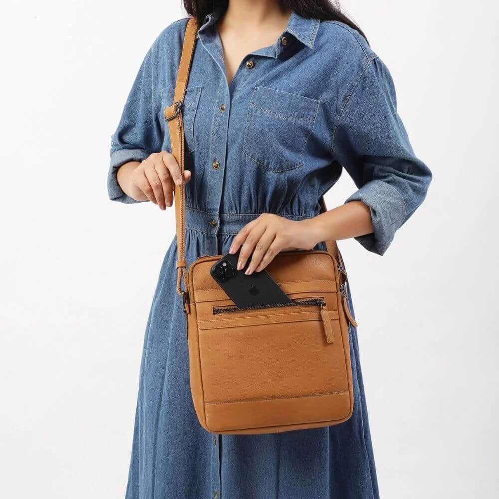 Cognac Leather Crossbody Bag with Top Handle Hudson 5500 (8)