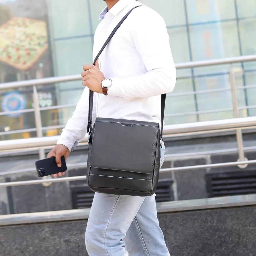 Black Leather Crossbody Messenger Bag Hudson 5510 (4)