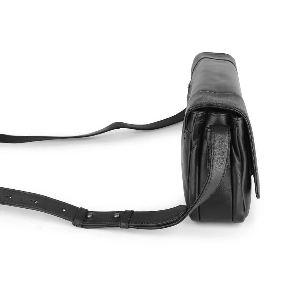 Black Waxy Leather Triple Zipper Handbag Chester 3313 (2)