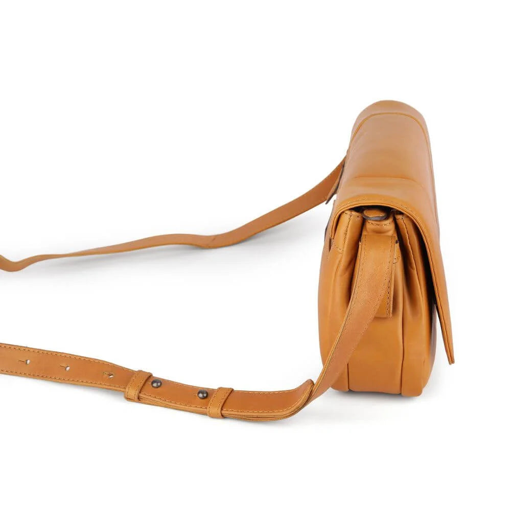 Cognac Waxy Leather Triple Zipper Handbag Chester 3313 (5)