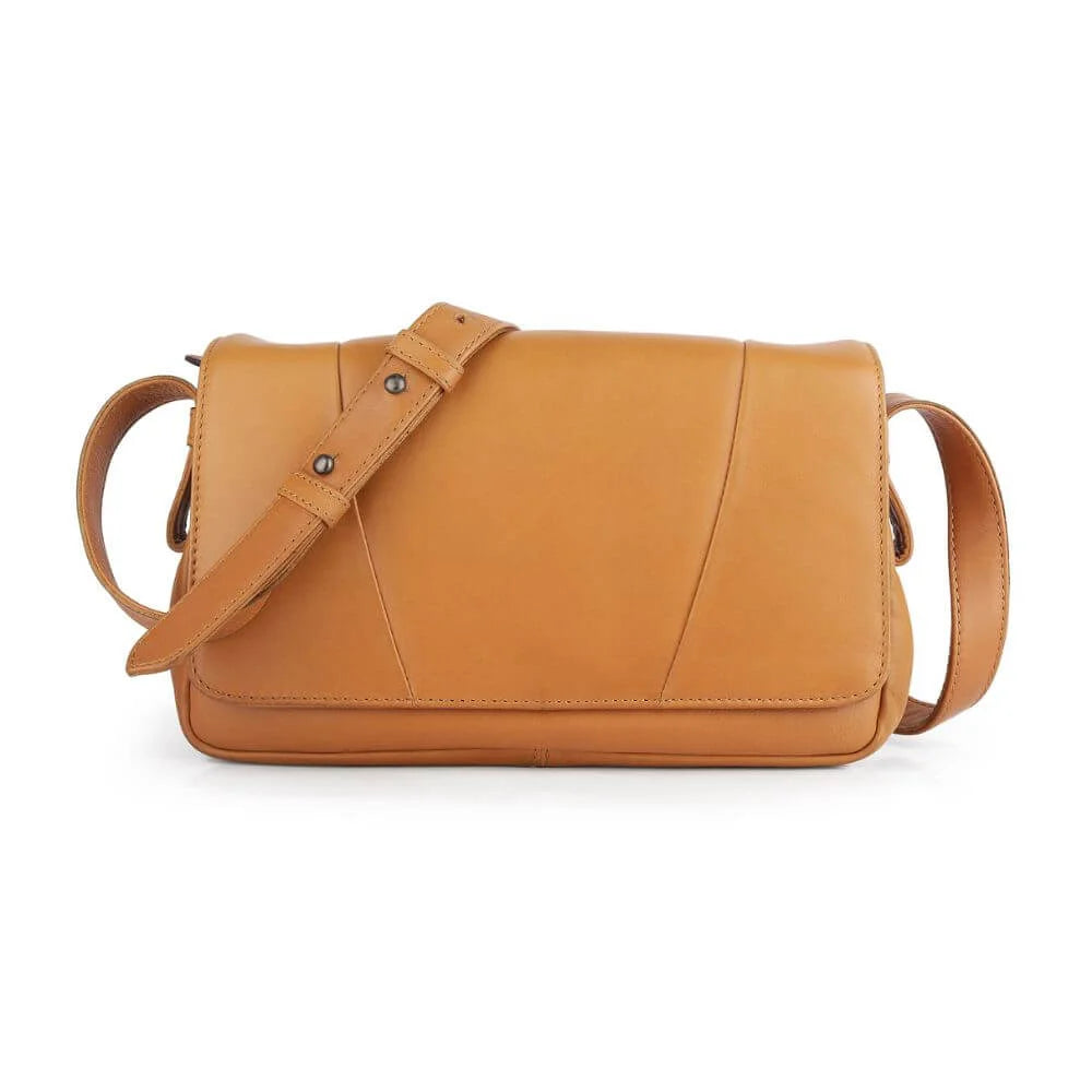 Cognac Waxy Leather Triple Zipper Handbag Chester 3313