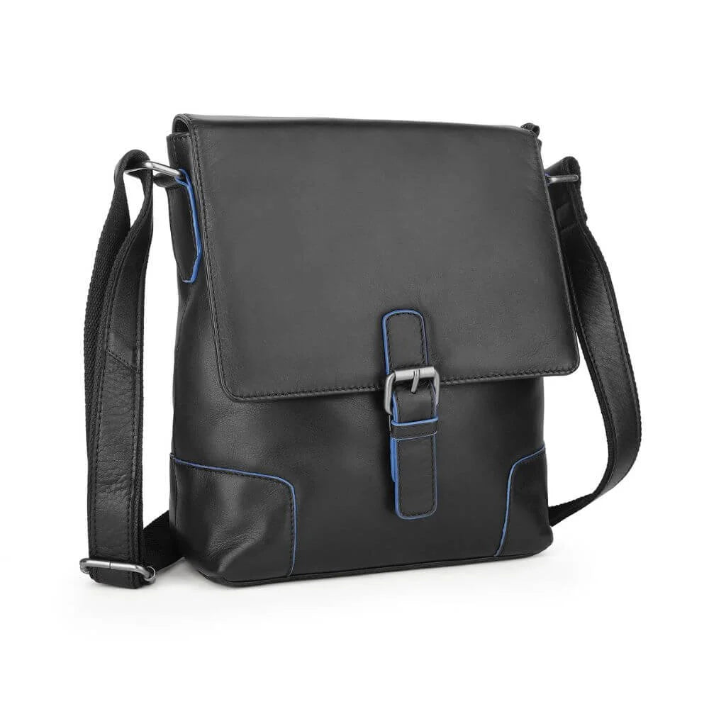 Black Waxy Leather Buckle Messenger Bag Chester 3314 (2)