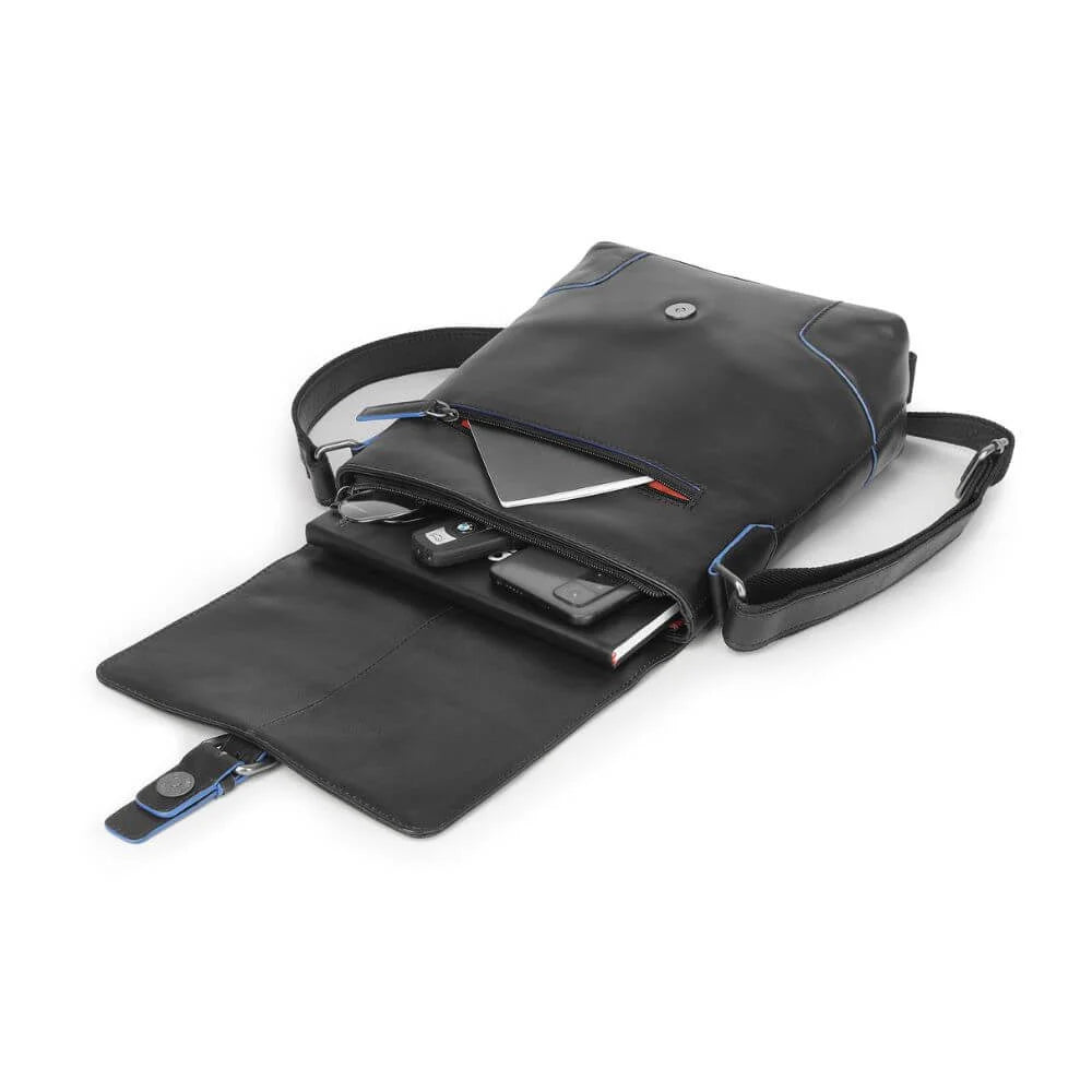 Black Waxy Leather Buckle Messenger Bag Chester 3314 (4)