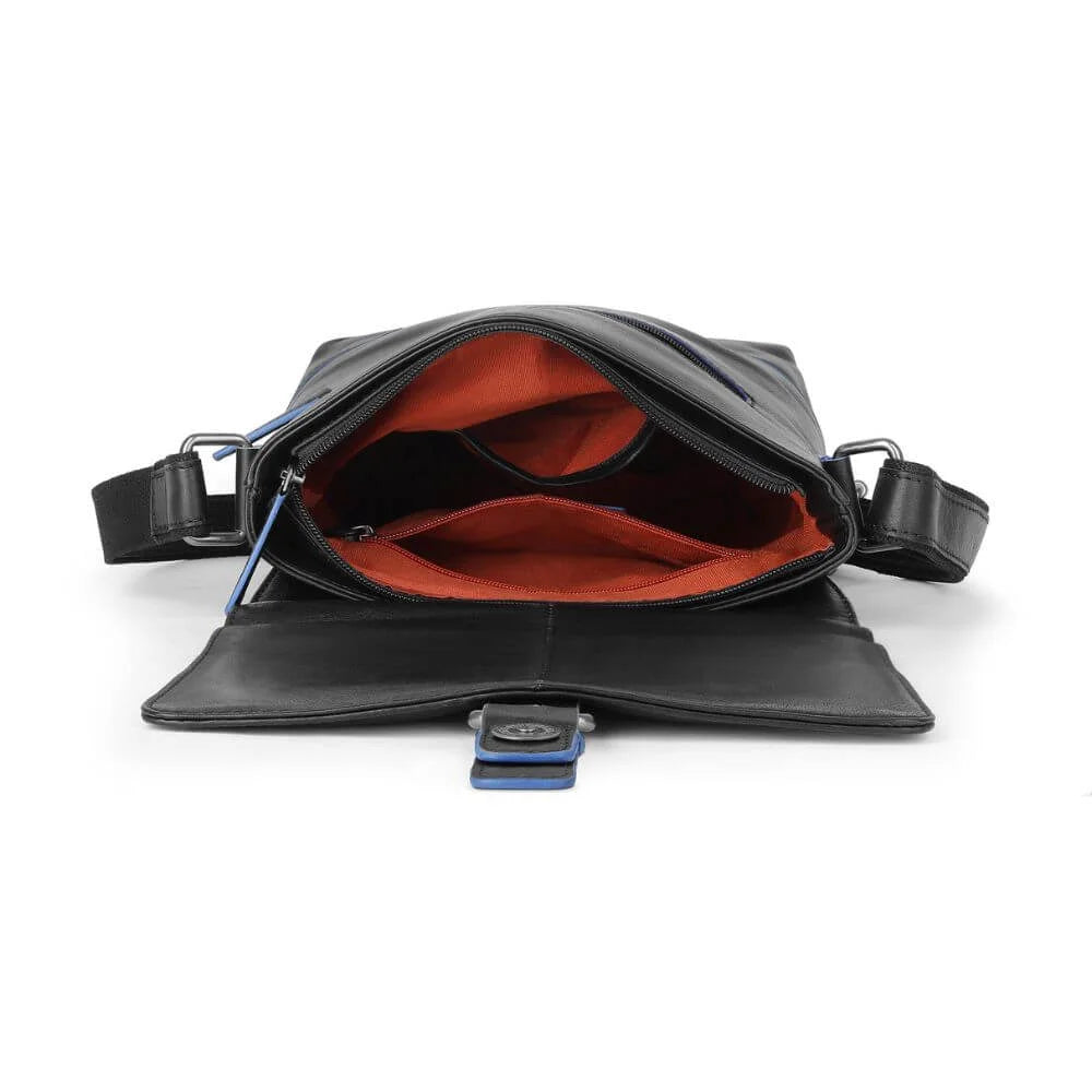 Black Waxy Leather Buckle Messenger Bag Chester 3314 (5)