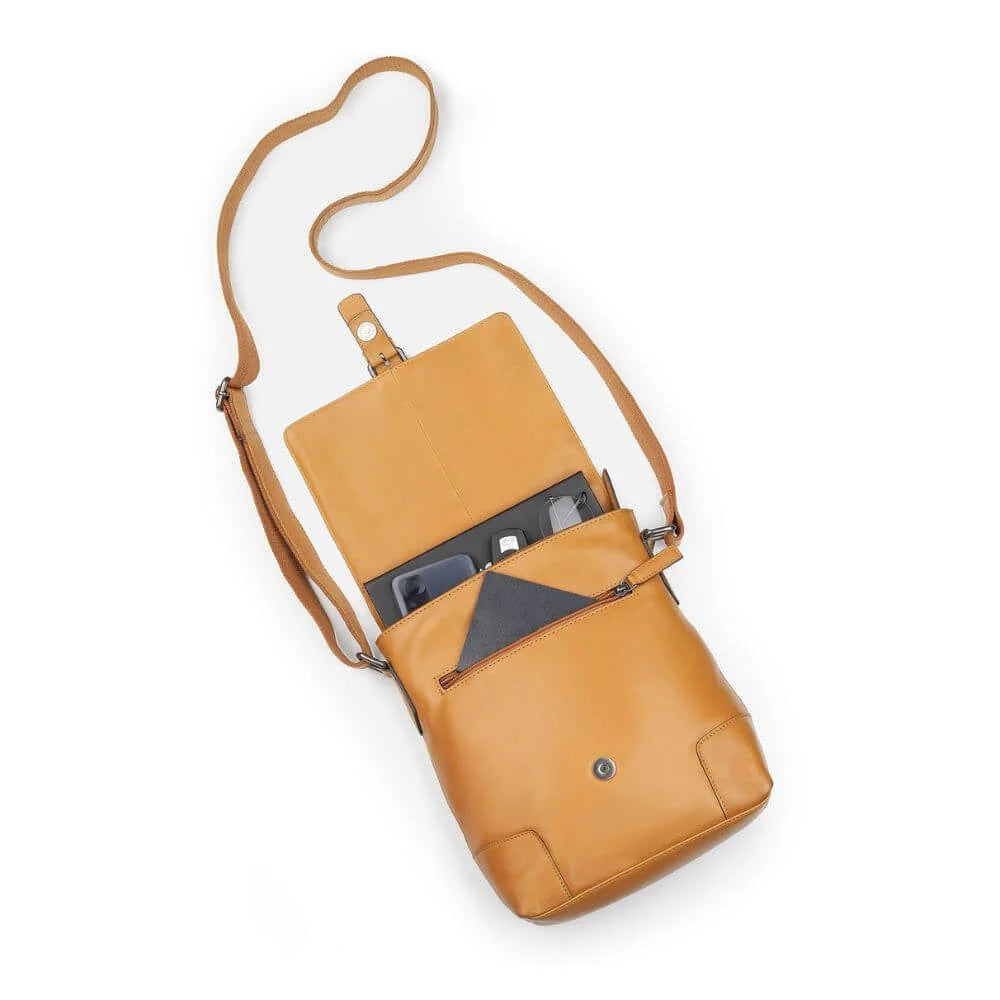 Cognac Waxy Leather Buckle Messenger Bag Chester 3314