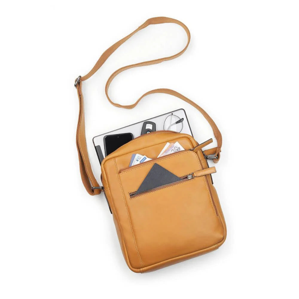 Cognac Waxy Leather Flight Bag Chester 3315 (6)