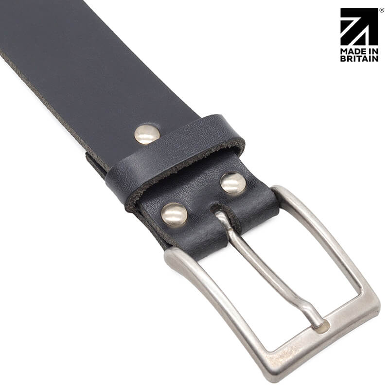 Silver Buckle Leather Belt 35mm close up of the buckle