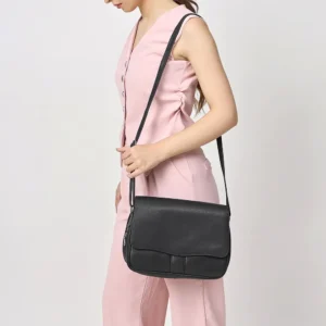 Woman carrying Victoria 871 leather organiser bag in black. Soft leather bag with a stylish and functional design.