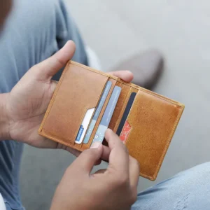 Close-up of front slip pocket on the Alperto 4275 cardholder in tan leather. Minimalist and practical design.